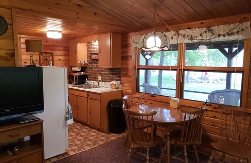 Hackensack House | Quiet/SmallCabin in the Woods