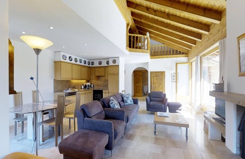 Silvaplana Apartment | Quiet, spacious and bright 3 ½-room apartment on two storeys on the 3rd floor, c