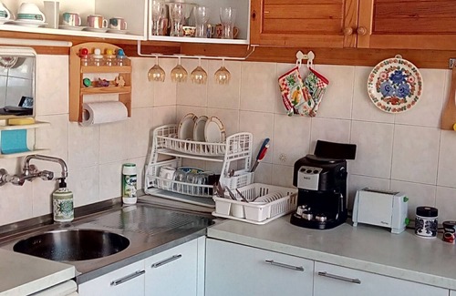 Odesos Apartment | Quiet & Spacious apartment close to attractions,shops,banks,public market