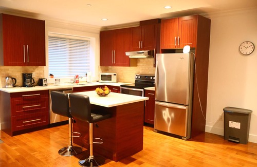 North Vancouver House | Quiet & Spacious Escape in North Vancouver