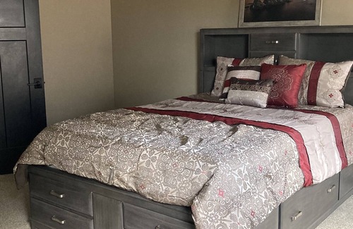 Rohnerville House | Quiet, spacious home