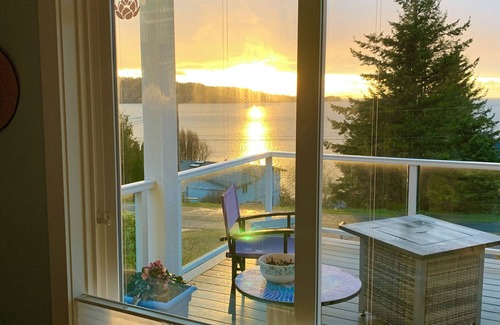 Bellingham Villa | Quiet, Spacious, Private top floor waterview