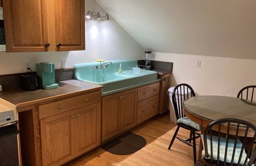 Shaftsbury Apartment | Quiet, spacious, private, beautiful views above art studio
