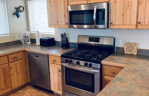 Moab South Valley House | Quiet & Spacious Rim Village Townhome, Views, 2 King Beds, Community Pool/Spa