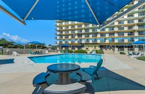 Southeast Colorado Springs Condo | Quiet, Spotless Condo with King Bed for your Getaway!