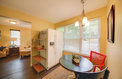 St. Charles Cottage | Quiet St Charles Cottage w/Patio & 4 Acres
