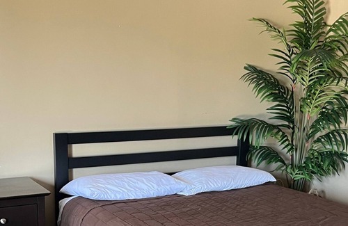 Jacksonville House | Quiet stay, 2 Beds & One baths for travelers
