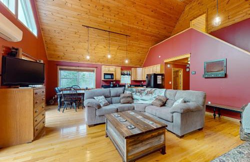 Morgan House | Quiet Stay Near Island Pond