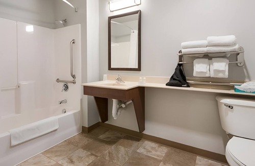 Wixom Hotel | Quiet Stay with Home Comforts Near Lyon Oaks County and Suburban Collection