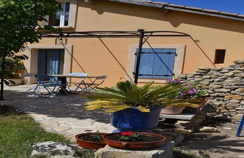 Sussargues House | QUIET STUDIO COUNTRYSIDE, QUIET HOUSE SHARED POOL, AQUABIKE, CHILDREN'S GAMES
