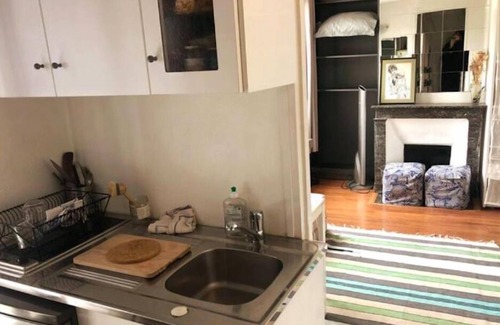 Bonne-Nouvelle Apartment | Quiet Studio, Elevator Queen size bed+extra mattress for a kid < 10 years - AC
