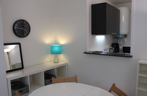 Le Port sous la Lune Apartment | Quiet studio on the edge of the Marne, covered parking, fibre optics