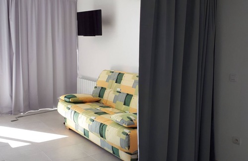 Jullouville Apartment | Quiet studio with unobstructed view, 10-minute walk to the beach.