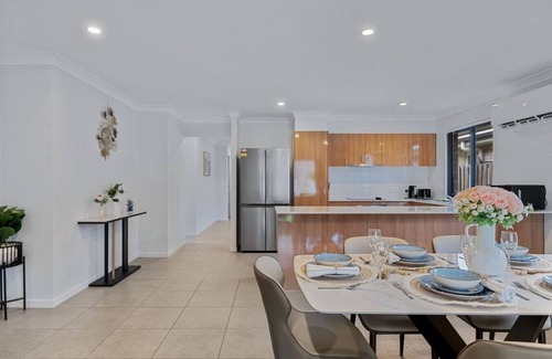 Park Ridge House | Quiet & Stylish | 3mins to Mall | Modern 4BR House