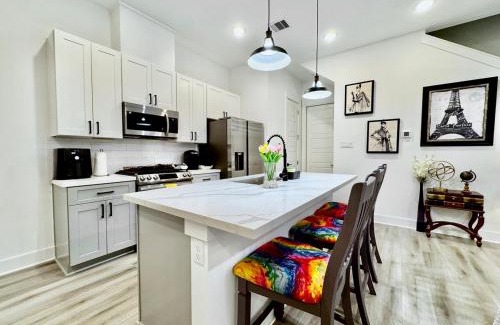 North Houston House | Quiet stylish home close to downtown and airport