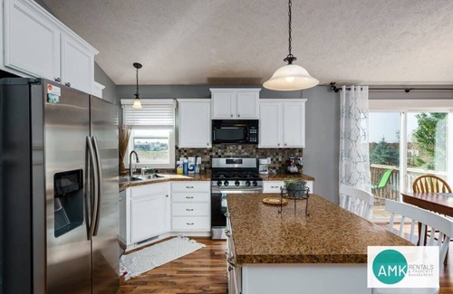 Holland House | Quiet Suburban Escape - Holland North Side