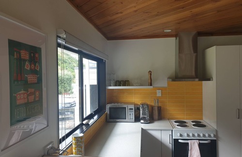 Mahia House | Quiet sun soaked house in Mahia beach
