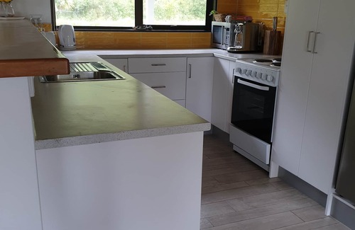 Mahia House | Quiet sun soaked house in Mahia beach