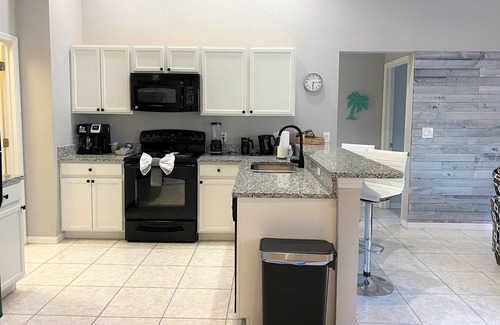 Thousand Oaks House | Quiet Sun Villa. Close to Disney, Universal, Golf Courses. Private Heated Pool!
