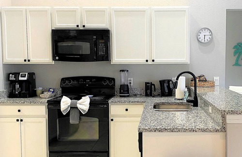 Thousand Oaks House | Quiet Sun Villa. Close to Disney, Universal, Golf Courses. Private Heated Pool!