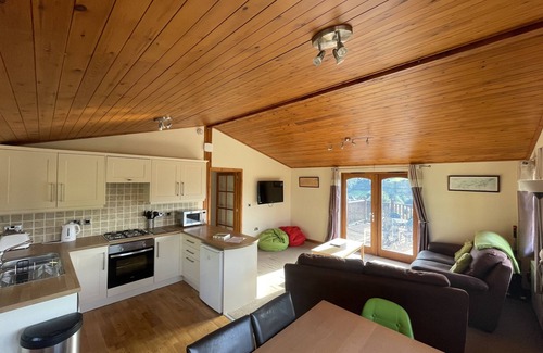 Combe Martin House | Quiet Sunny South Facing Lodge, Private Decking with Great views & Car Parking