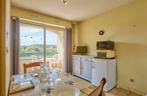 Barbotan-les-Thermes Apartment | Quiet T1 bis with balcony, near Thermes, Free WiFi