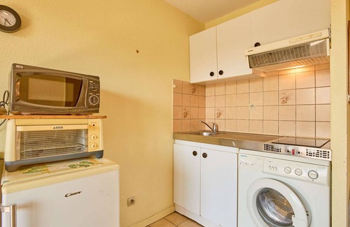 Barbotan-les-Thermes Apartment | Quiet T1 bis with balcony, near Thermes, Free WiFi