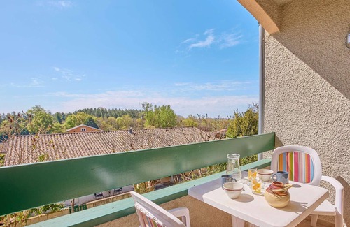 Barbotan-les-Thermes Apartment | Quiet T1 bis with balcony, near Thermes, Free WiFi