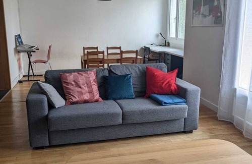 Bussiere - Cadiere Apartment | Quiet t2 Oullins in front of a park and near metro