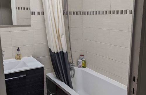 Bussiere - Cadiere Apartment | Quiet t2 Oullins in front of a park and near metro