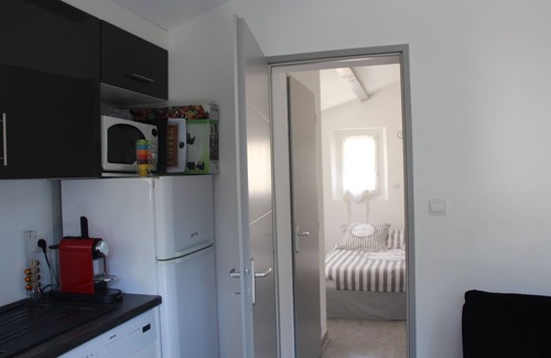 Velaux Apartment | Quiet T2 with swimming pool