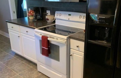 Saginaw House | Quiet three bedroom home in safe neighborhood short drive to Frankenmuth