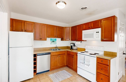 Caine Woods House | Quiet townhome 3 blocks from beach with balcony, AC, & W/D - near bars/dining