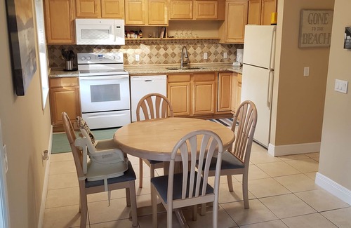 Florida Ridge House | Quiet Townhouse Close to Shopping