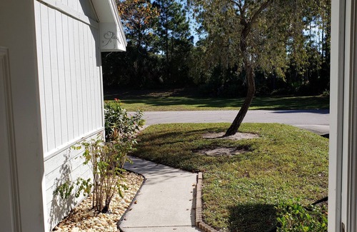 Florida Ridge House | Quiet Townhouse Close to Shopping