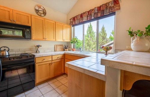 Redmond House | Quiet townhouse with access to amenities, work space, WiFi, A/C