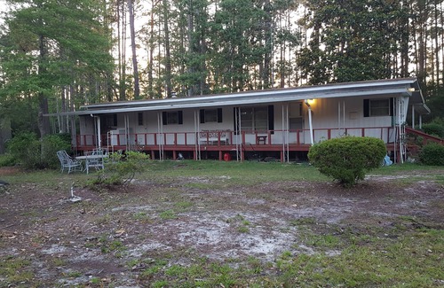 Navarre House | Quiet trailer in the woods 5 miles from Navarre Beach. PET FRIENDLY! FREE WIFI!