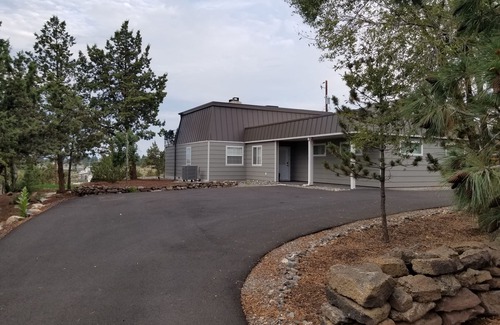 Bend House | Quiet Tumalo House with Great Mountain Views