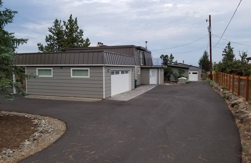 Bend House | Quiet Tumalo House with Great Mountain Views