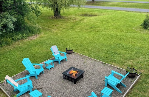 Athens House | Quiet Upstate Escape by the Pond – Nature & Serenity Await