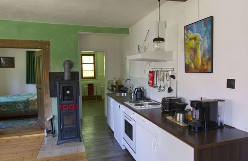 Schweina Apartment | Quiet vacation apartment in Glücksbrunn Castle Park - right next to Altenstein Park
