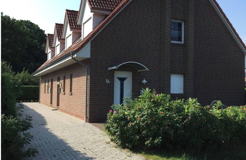 Dornumergrode House | Quiet vacation home offers a wonderful view of the dyke and many sports and leisure activities