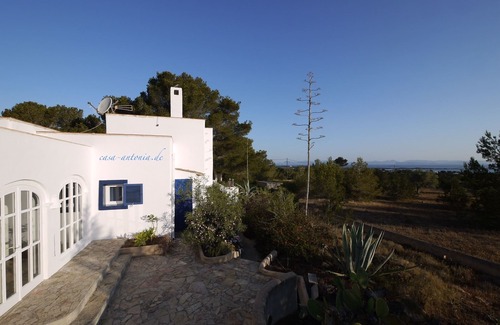 La Savina House | Quiet vacation home with terrace, large garden and far-reaching sea views