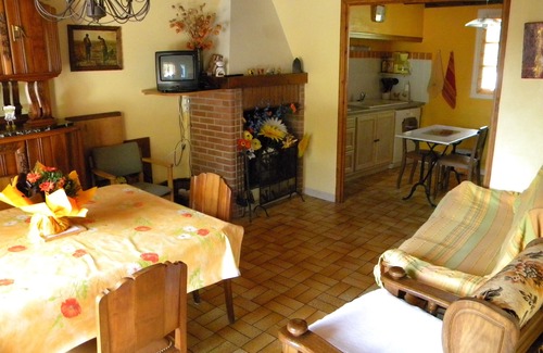Castelnau-de-Brassac Cottage | Quiet vacation rental in the middle mountains