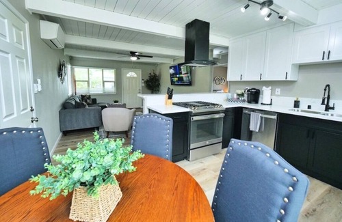 Vallejo House | Quiet Vallejo Home with Hot-Tub + Firepit
