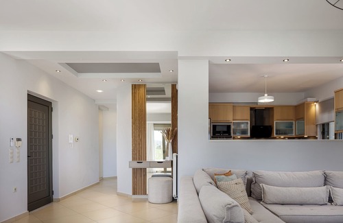 Pyrgos Psilonerou Villa | Quiet Villa Aviana,garden, heated pool,BBQ,jacuzzi