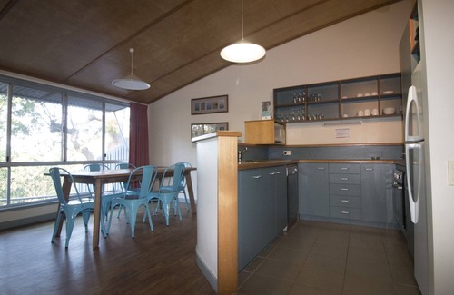 Kingfisher Bay Villa | quiet villa satinay