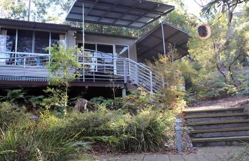 Kingfisher Bay Villa | quiet villa satinay