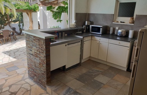 El Mas Isaac Villa | Quiet villa with pool, sea view, petanque, garden, wifi, parking