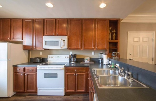 Williamsburg Resort | Quiet Villa with Access to AMAZING Amenities